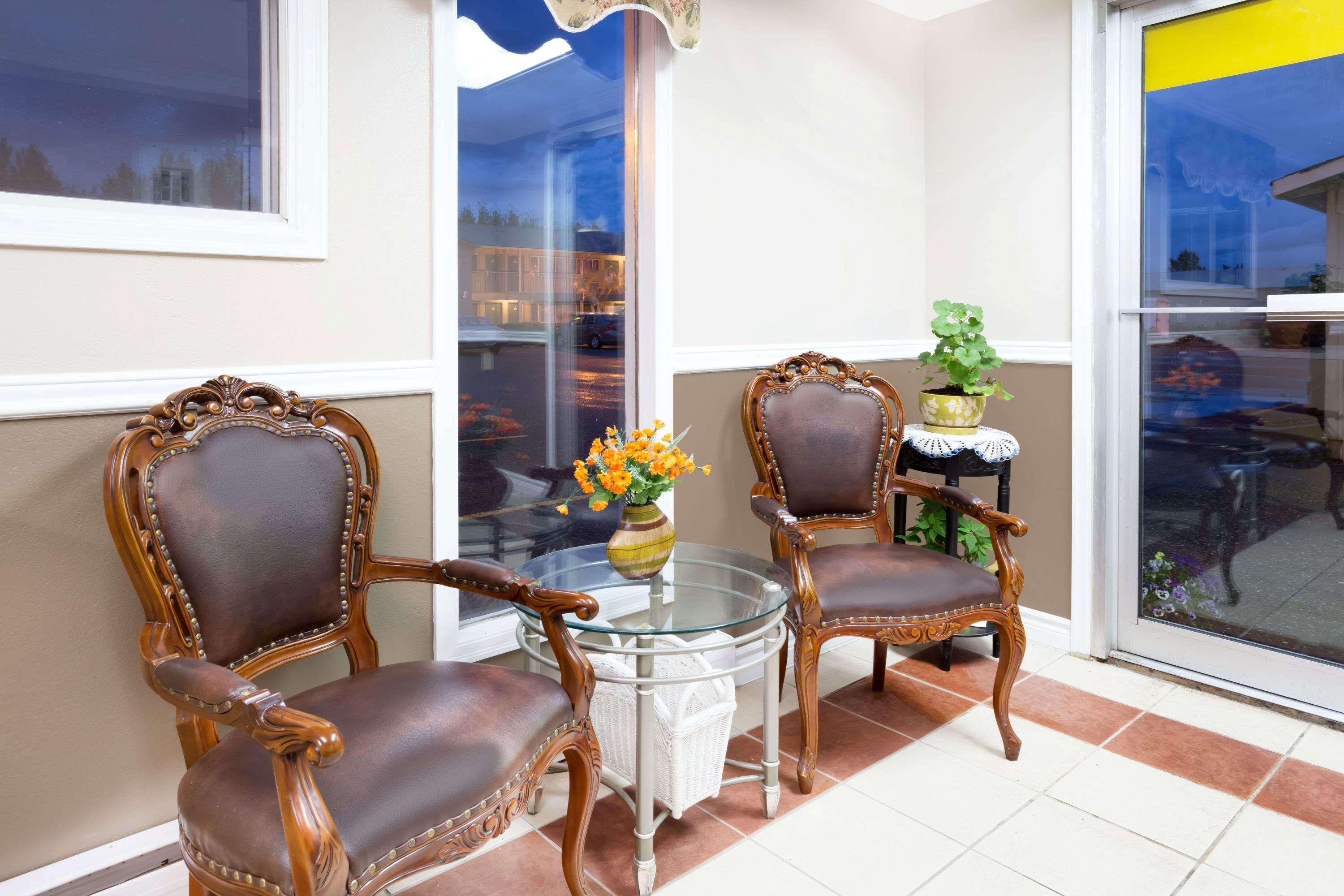 Super 8 By Wyndham Quesnel Bc Hotel Bagian luar foto