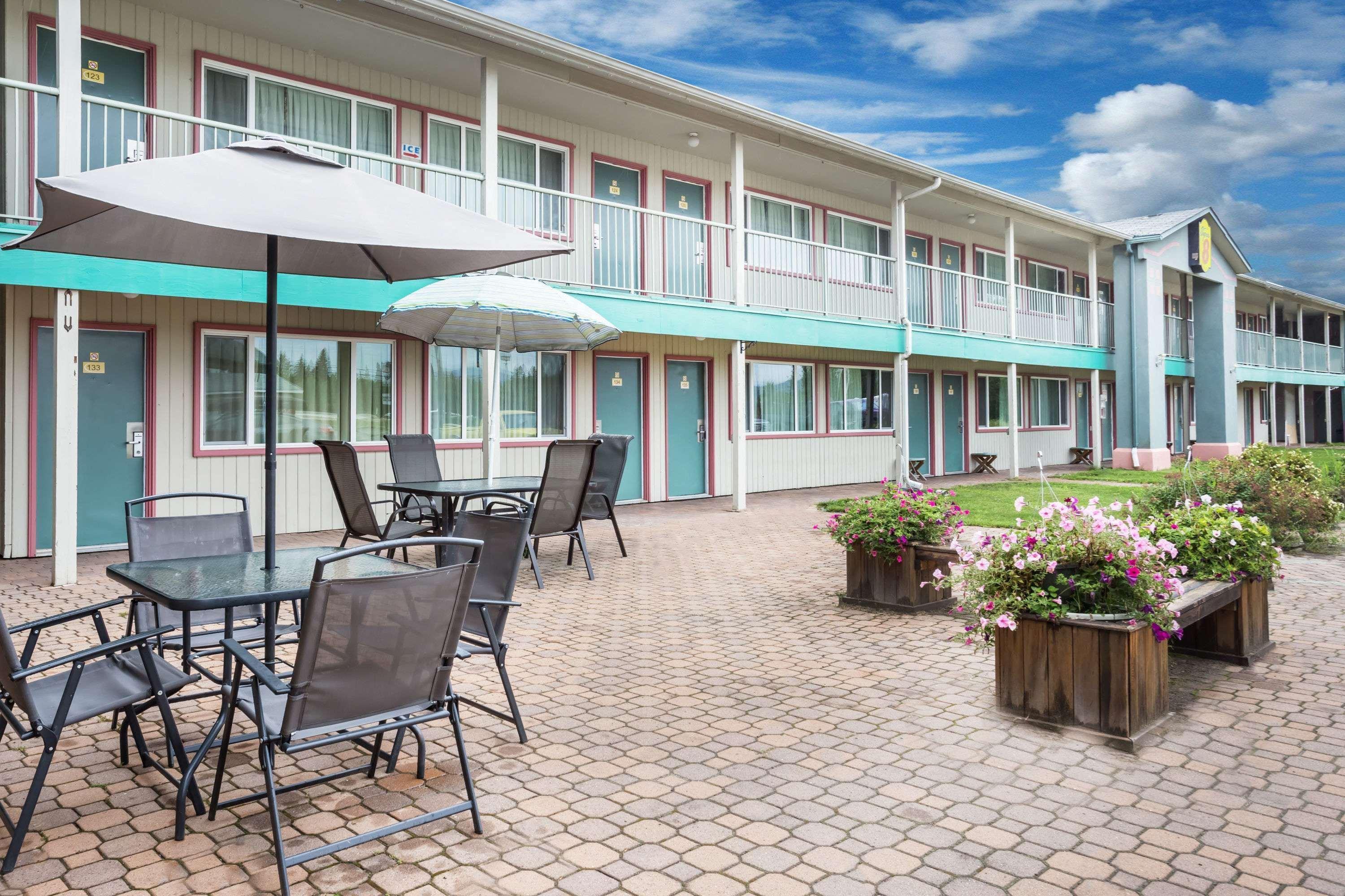 Super 8 By Wyndham Quesnel Bc Hotel Bagian luar foto