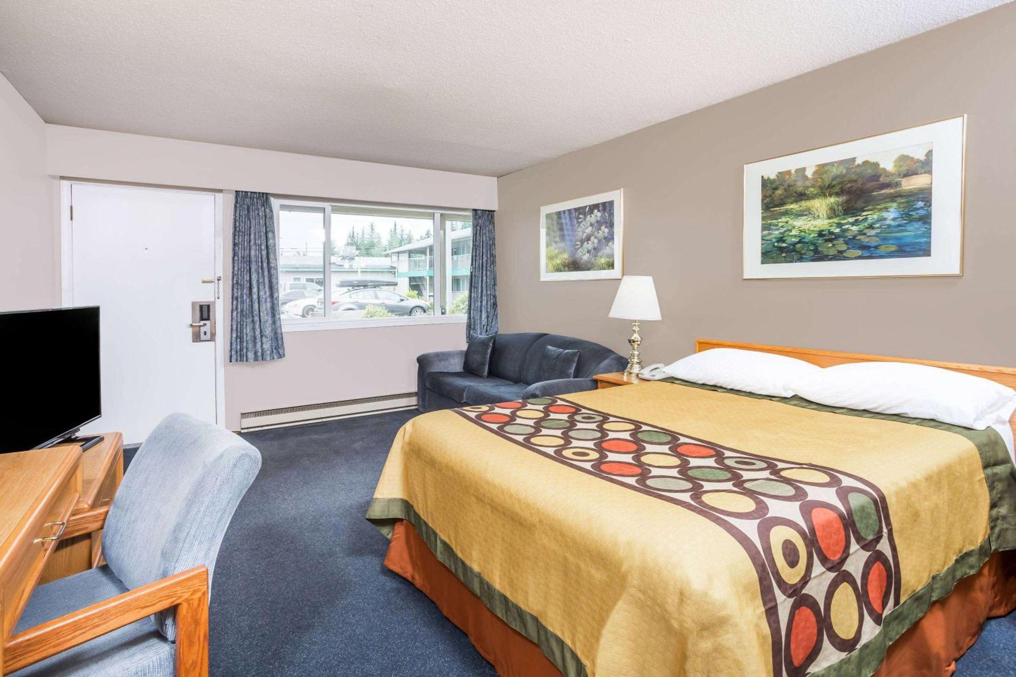 Super 8 By Wyndham Quesnel Bc Hotel Bagian luar foto