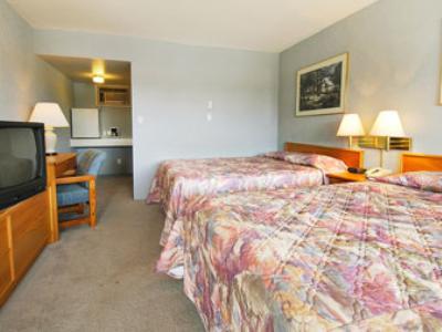 Super 8 By Wyndham Quesnel Bc Hotel Bagian luar foto